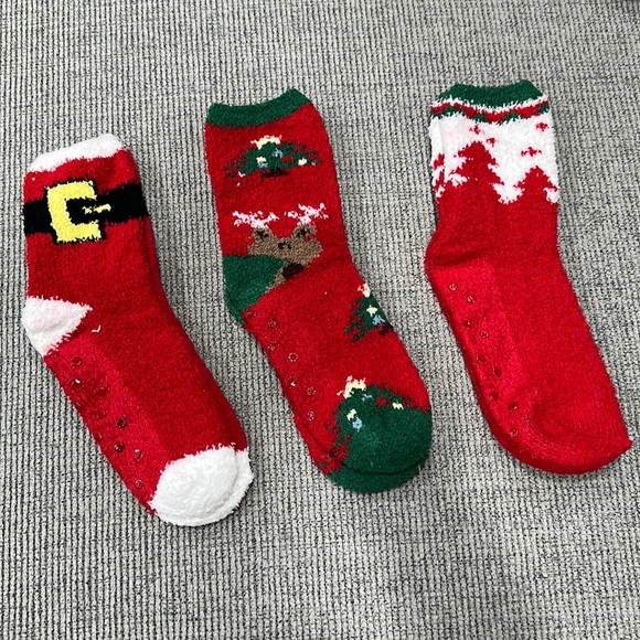 BRAND NEW 3 PAIRS OF CHRISTMAS 🎄 SOCKS - Picture 1 of 4